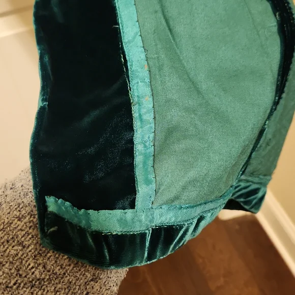 Custom made green velvet gown! - Picture 10 of 11